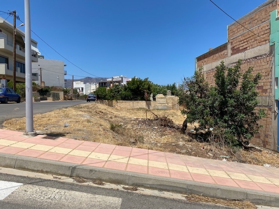 Angular plot of 247m2 in the town of Aghios Nikolaos  