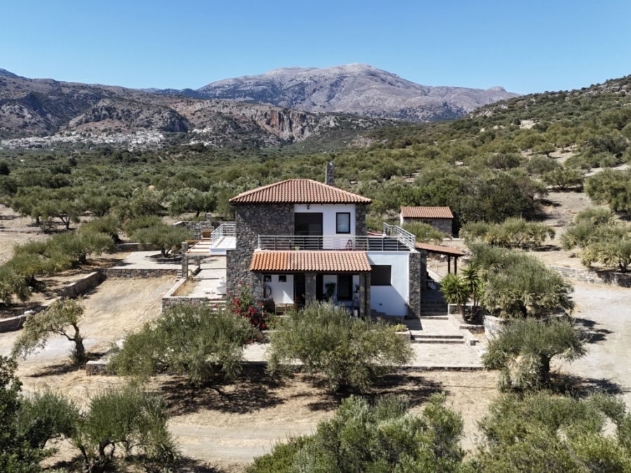 Crete 4 bed double house for sale close to Aghios Nikolaos for sale 