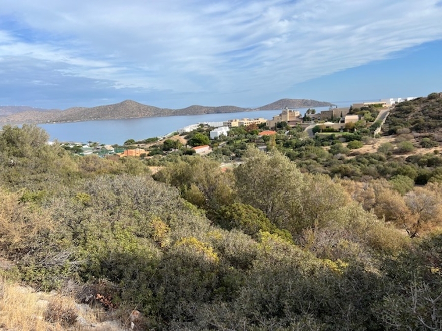 Land plot with sea view for sale in the cosmopolitan Elounda 